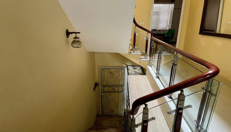 CHO THUÊ NHÀ LIỀN KỀ Ô TÔ TRÁNH NGUYỄN VĂN LỘC 4 TẦNG, 78M2, 4N, 4 WC Ở, VP - 33 TRIỆU (CÓ TL)